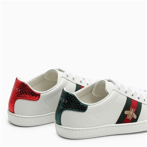 gucci bianche con leone|Sneaker Ace donna con ricamo ape in pelle bianca .